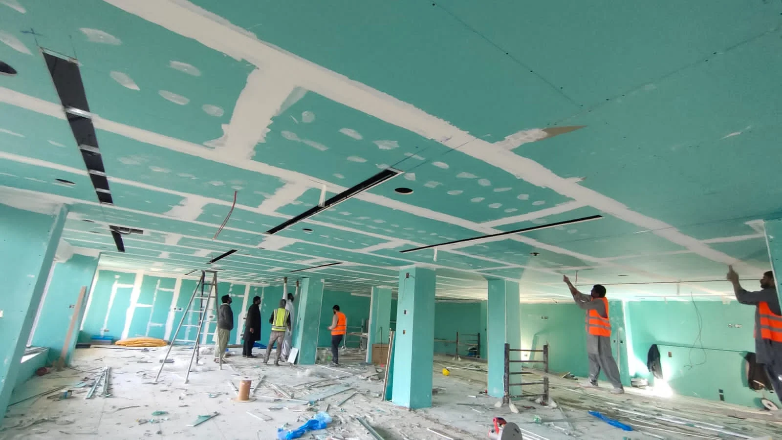 اعمال التشطيبات مع شركة الحارثية المحدودة — 18